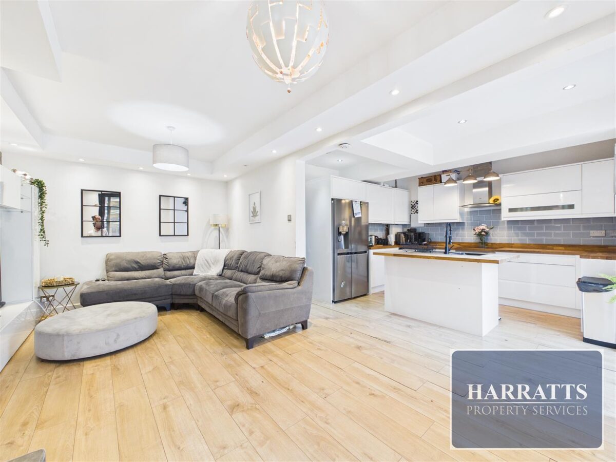 Lowndes Lane, Stockport